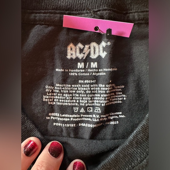 AC⚡️DC HIGHWAY TO HELL T-SHIRT SIZE MEDIUM NEW NWT - Picture 5 of 6